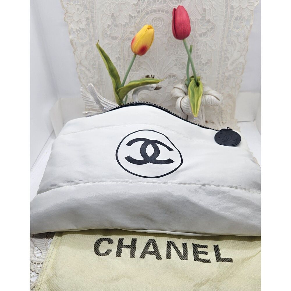 CHANEL CLEANSERS X2 IN MAKEUP BAG NIB - Picture 7 of 9